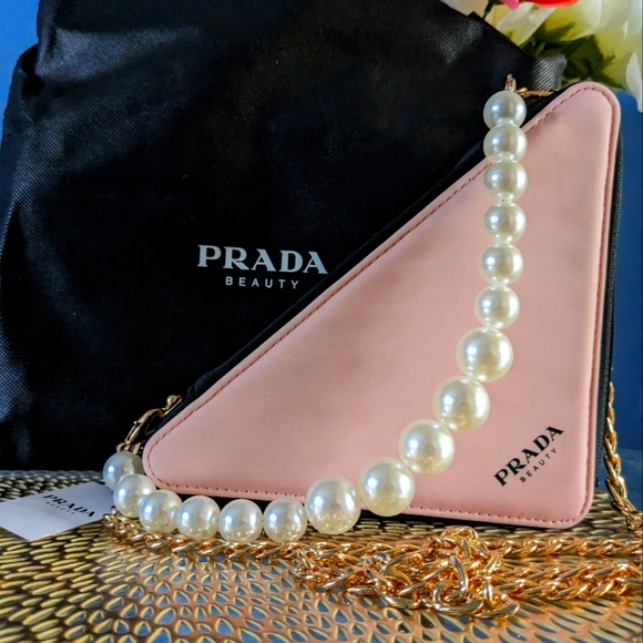Prada - Picture 1 of 10